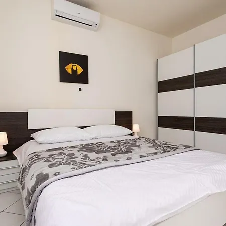 Dolores D&d, Apartman