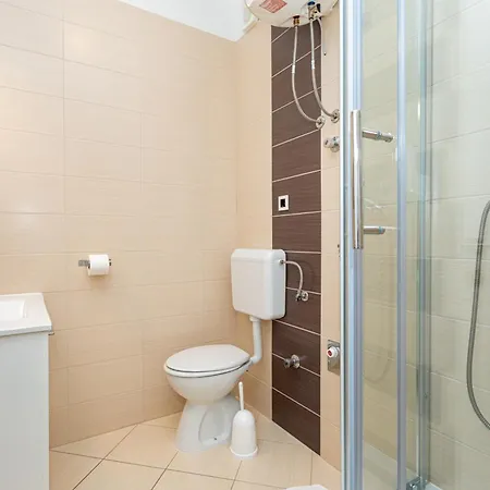 Dolores D&d, Apartman