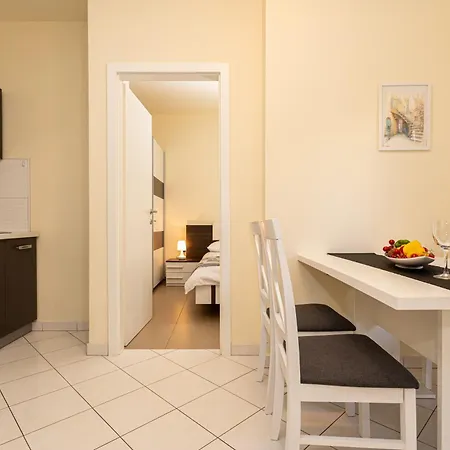 Dolores D&d, Apartman *