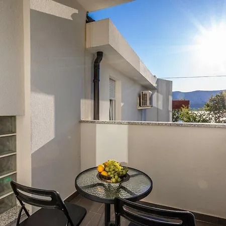 Dolores D&d, Apartman Baška