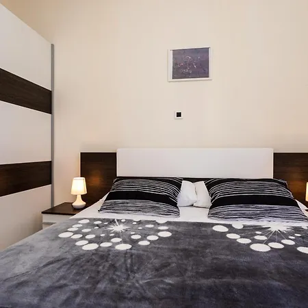 Dolores D&d, Apartament Baška