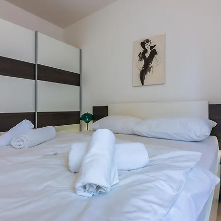 Dolores D&d, Apartament *