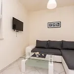Dolores D&d, Apartmán