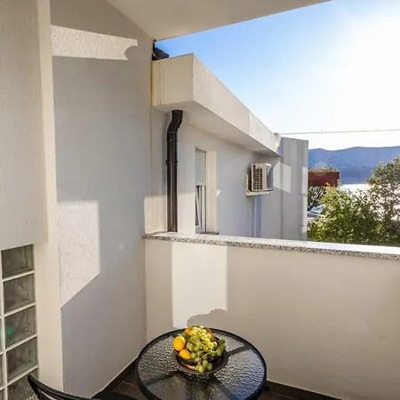 Dolores D&d, Apartament Baška