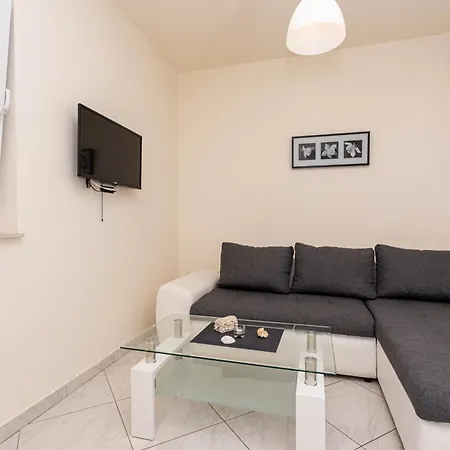 Dolores D&d, Apartament